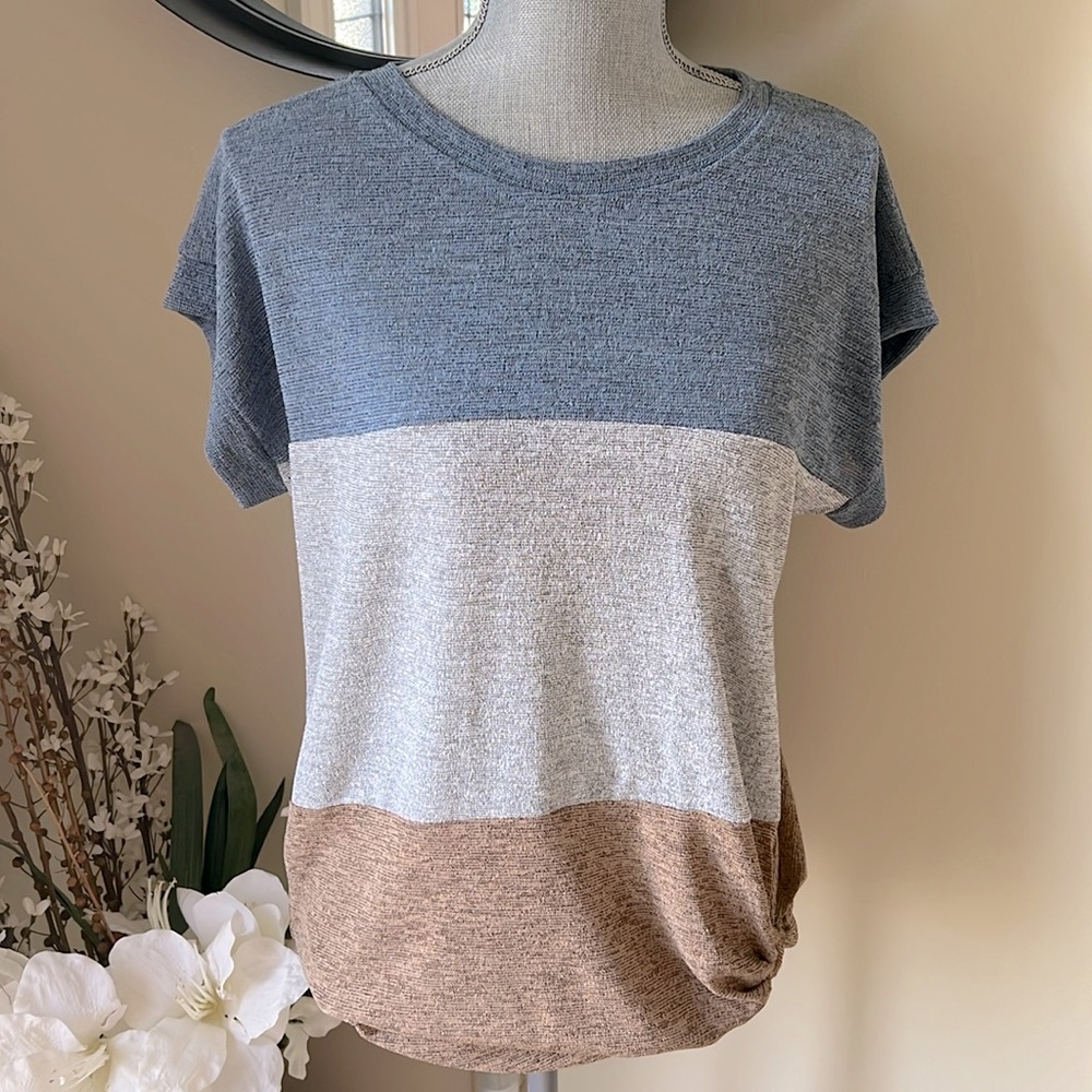 She + Sky Color Block Front Knot Short Sleeve Top.  Size Small